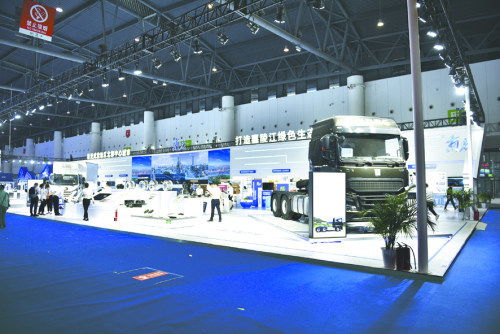 南充高新技术汽车汽配产品闪耀西博会，吸睛无数